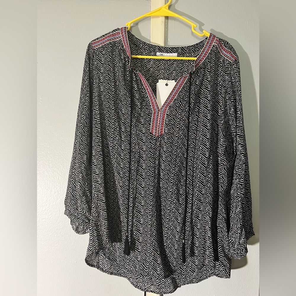 NWT BLACK AND WHITE BLOUSE
